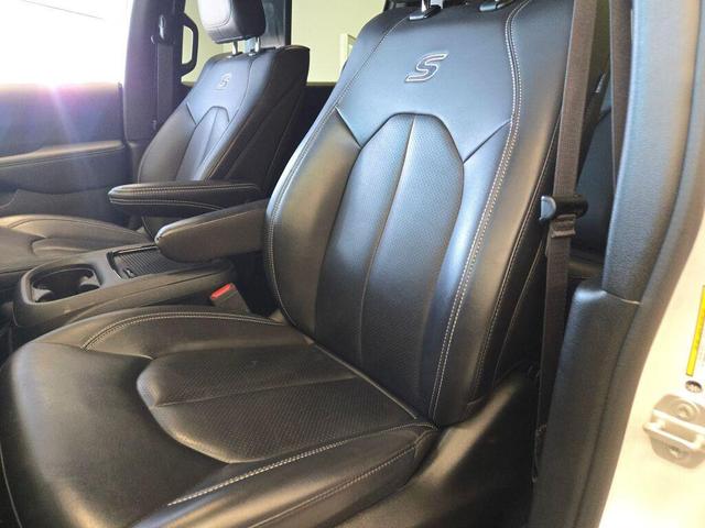 Photo of 2024 Bright White Clearcoat Chrysler Pacifica Hybrid