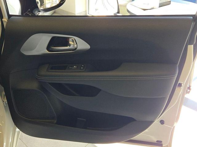 Photo of 2024 Bright White Clearcoat Chrysler Pacifica Hybrid