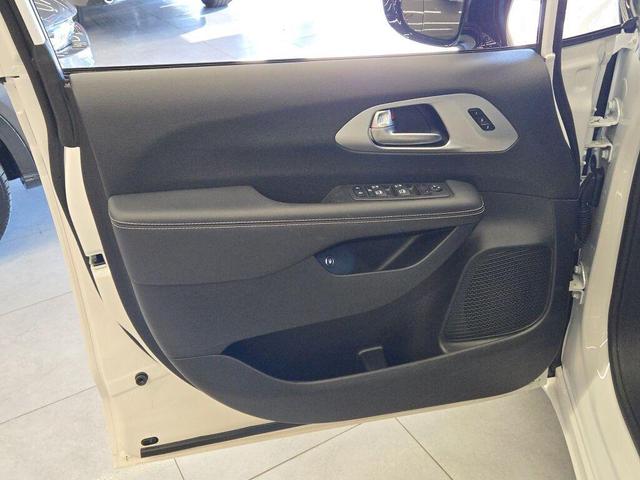 Photo of 2024 Bright White Clearcoat Chrysler Pacifica Hybrid