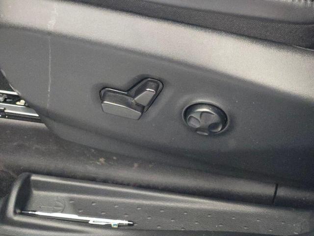 Photo of 2024 Bright White Clearcoat Chrysler Pacifica Hybrid