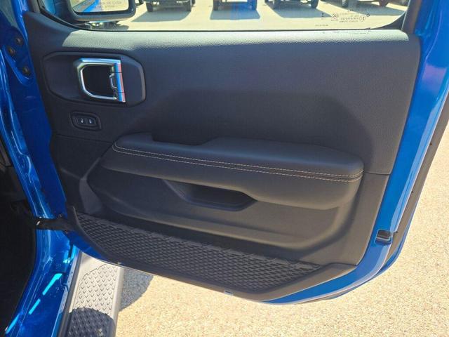 Photo of 2025 Hydro Blue Pearlcoat Jeep Gladiator