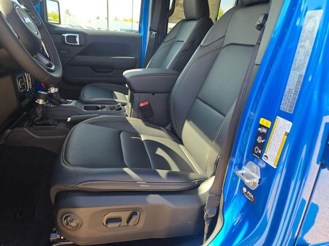 Photo of 2025 Hydro Blue Pearlcoat Jeep Gladiator