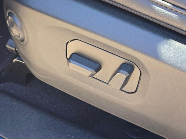 Photo of 2025 Hydro Blue Pearlcoat Jeep Gladiator
