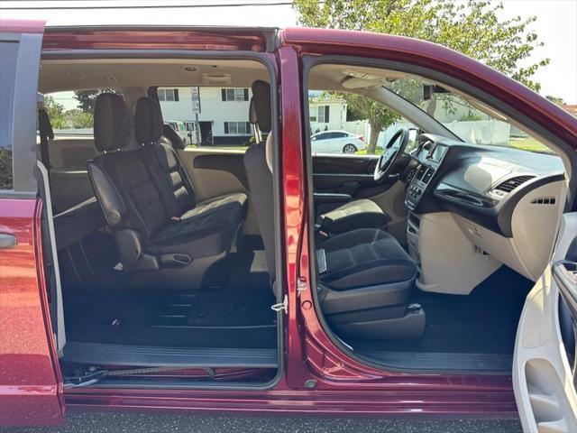 Photo of 2019 Octane Red Pearlcoat Dodge Grand Caravan
