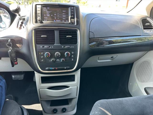 Photo of 2019 Octane Red Pearlcoat Dodge Grand Caravan