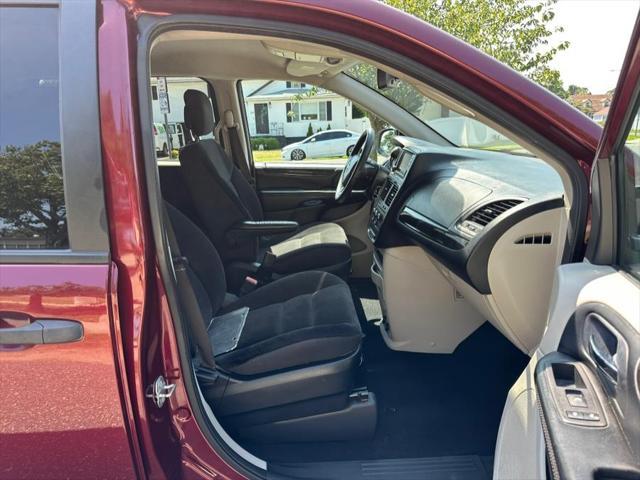 Photo of 2019 Octane Red Pearlcoat Dodge Grand Caravan