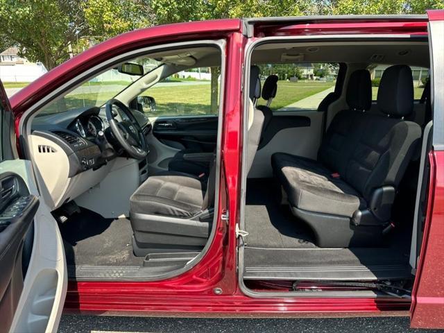 Photo of 2019 Octane Red Pearlcoat Dodge Grand Caravan