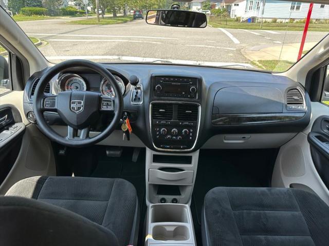 Photo of 2016 Billet Silver Metallic Clearcoat Dodge Grand Caravan
