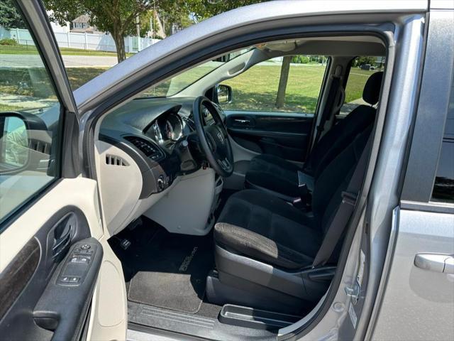 Photo of 2016 Billet Silver Metallic Clearcoat Dodge Grand Caravan