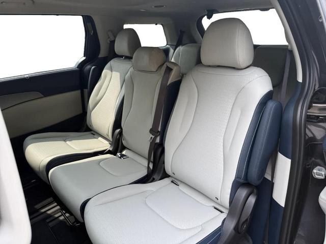 Photo of 2026 Metal Kia Carnival Hybrid