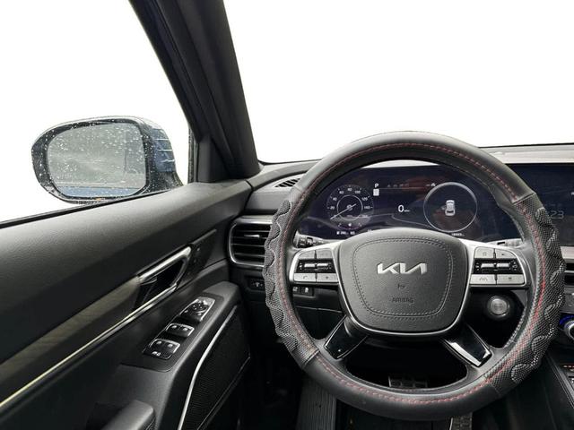 Photo of 2024 Midnight Black Kia Telluride