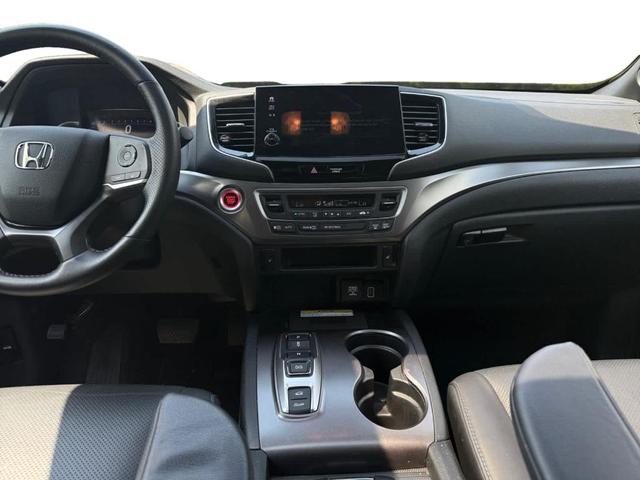 Photo of 2023 Platinum White Pearl Honda Passport