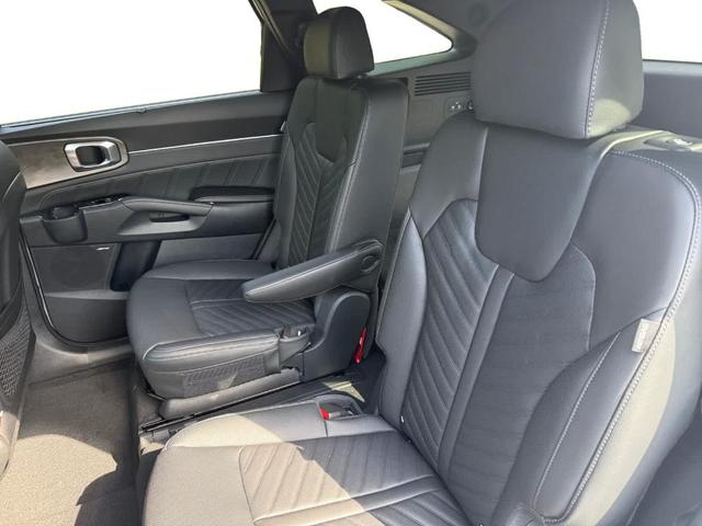 Photo of 2026 Glacial White Pearl Kia Sorento