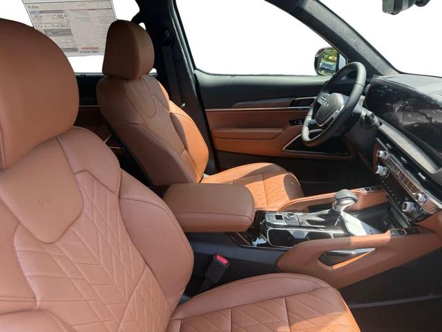 Photo of 2025 Glacier White Kia Telluride
