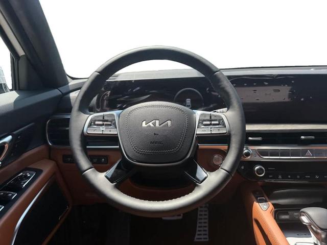 Photo of 2025 Glacier White Kia Telluride