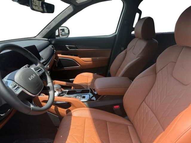 Photo of 2025 Glacier White Kia Telluride