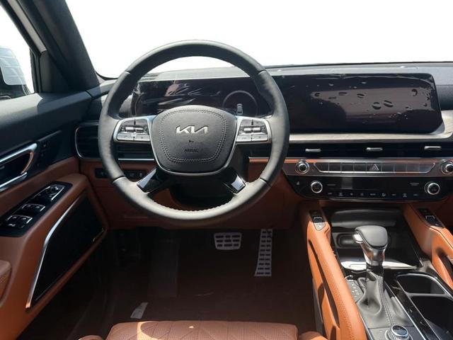 Photo of 2025 Glacier White Kia Telluride