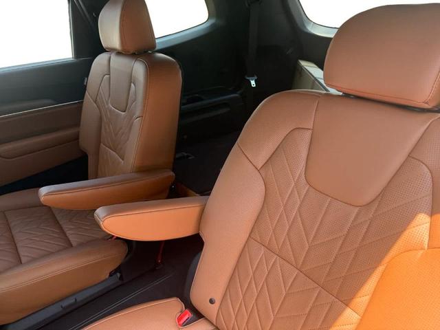 Photo of 2025 Glacier White Kia Telluride