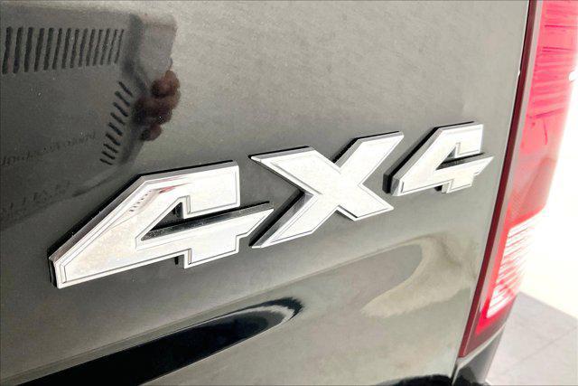 Photo of 2020 Diamond Black Crystal Pearlcoat RAM 1500