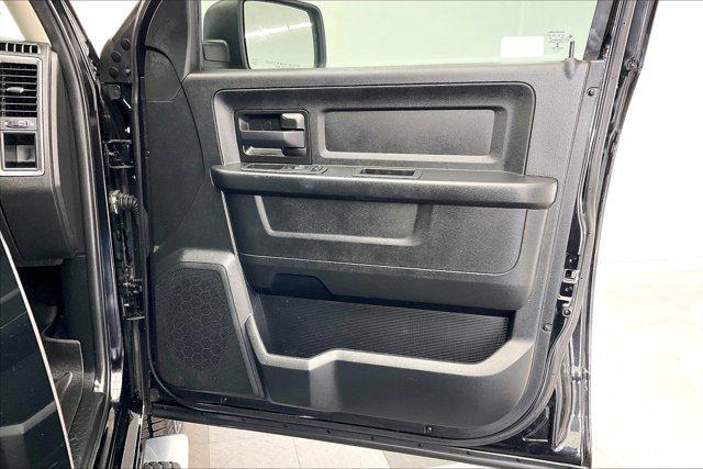 Photo of 2020 Diamond Black Crystal Pearlcoat RAM 1500