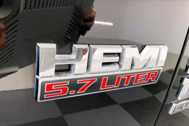 Photo of 2020 Diamond Black Crystal Pearlcoat RAM 1500