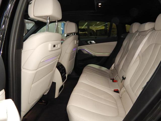 Photo of 2021 Carbon Black Metallic BMW X6