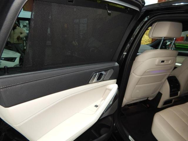Photo of 2021 Carbon Black Metallic BMW X6