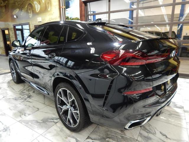 Photo of 2021 Carbon Black Metallic BMW X6