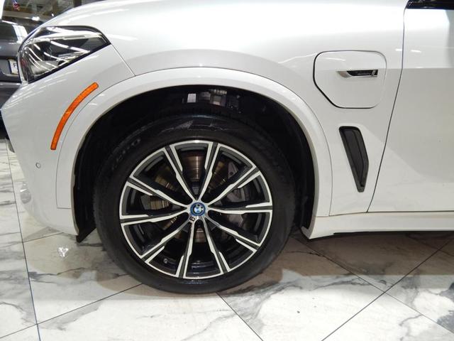 Photo of 2022 Alpine White BMW X5 PHEV