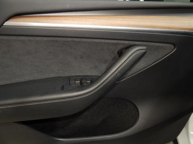 Photo of 2023 Pearl White Multi Tesla Model Y