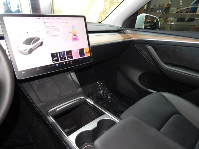 Photo of 2023 Pearl White Multi Tesla Model Y