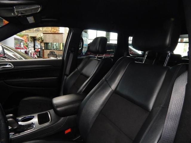 Photo of 2021 Bright White Clearcoat Jeep Grand Cherokee