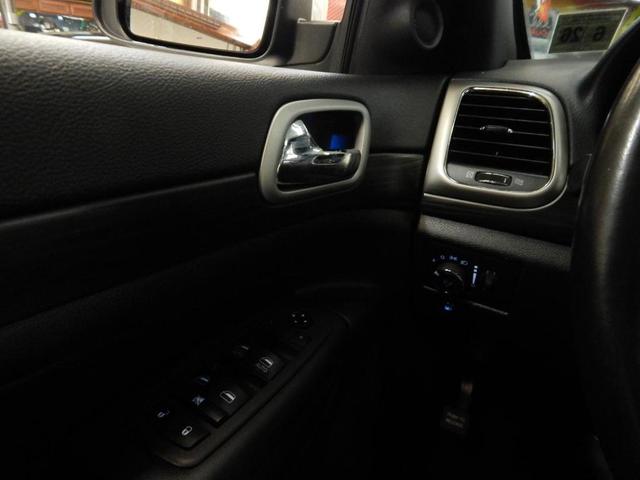 Photo of 2021 Bright White Clearcoat Jeep Grand Cherokee