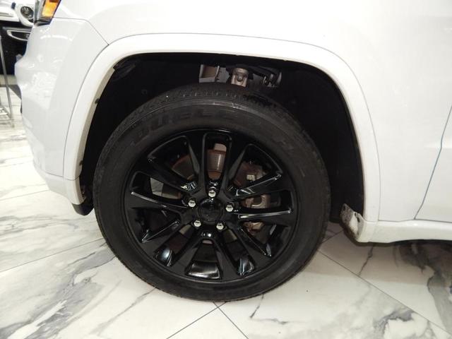 Photo of 2021 Bright White Clearcoat Jeep Grand Cherokee