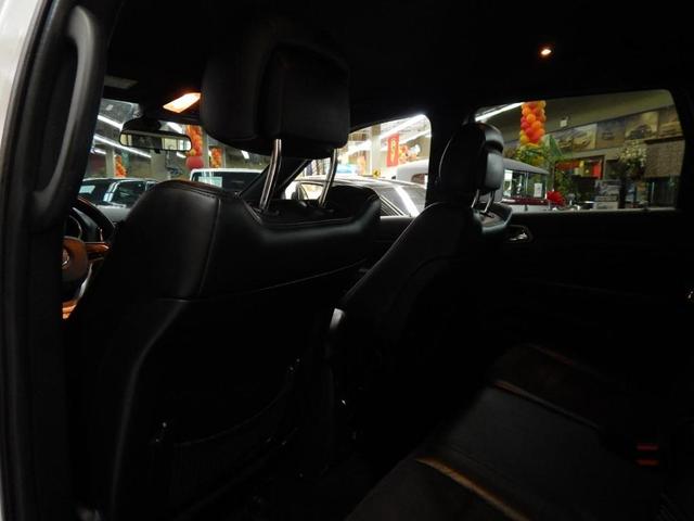 Photo of 2021 Bright White Clearcoat Jeep Grand Cherokee
