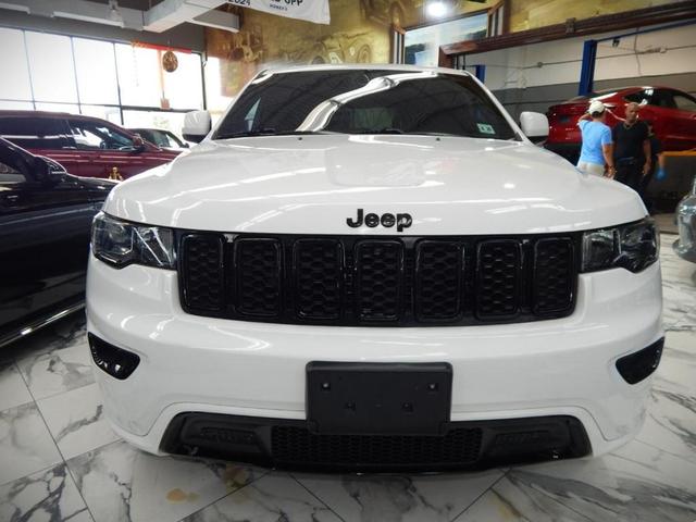 Photo of 2021 Bright White Clearcoat Jeep Grand Cherokee