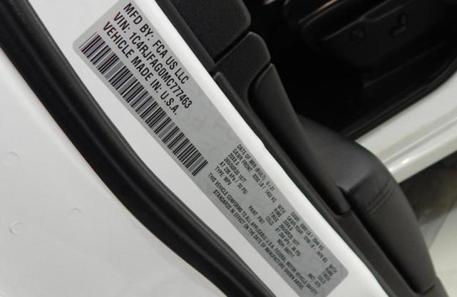 Photo of 2021 Bright White Clearcoat Jeep Grand Cherokee