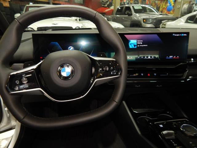 Photo of 2025 Alpine White BMW 530