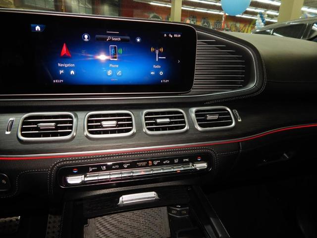 Photo of 2024 MANUFAKTUR Diamond White Metallic Mercedes-Benz AMG GLE 53