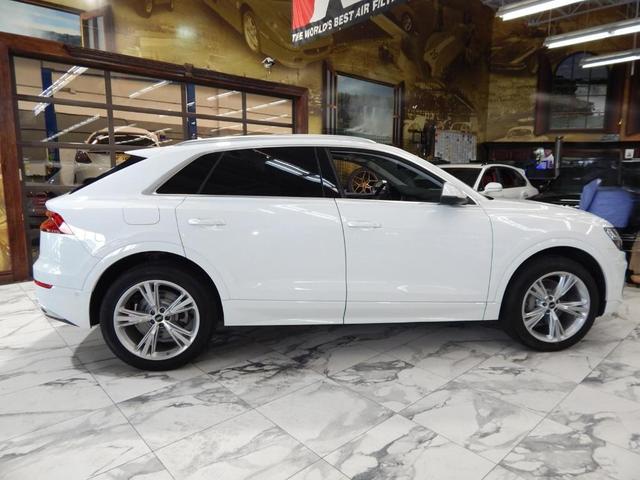 Photo of 2023 Carrara White Audi Q8