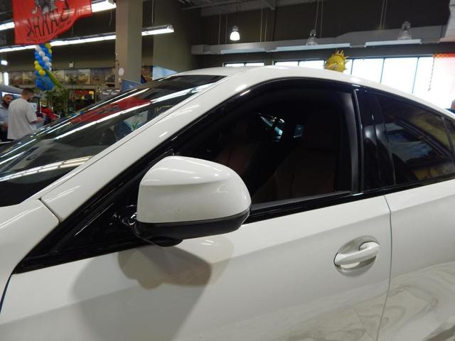 Photo of 2022 Alpine White BMW X6