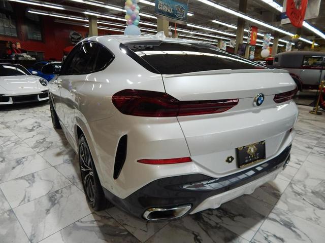 Photo of 2023 Alpine White BMW X6