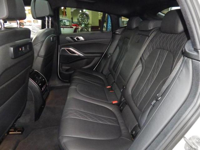 Photo of 2023 Alpine White BMW X6