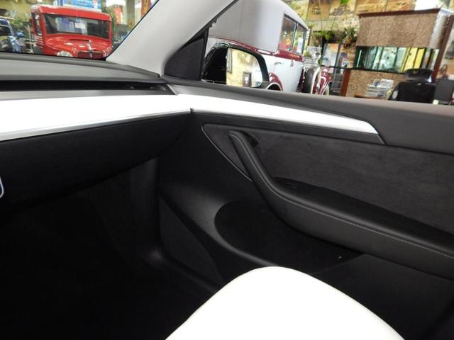 Photo of 2022 Black Tesla Model Y