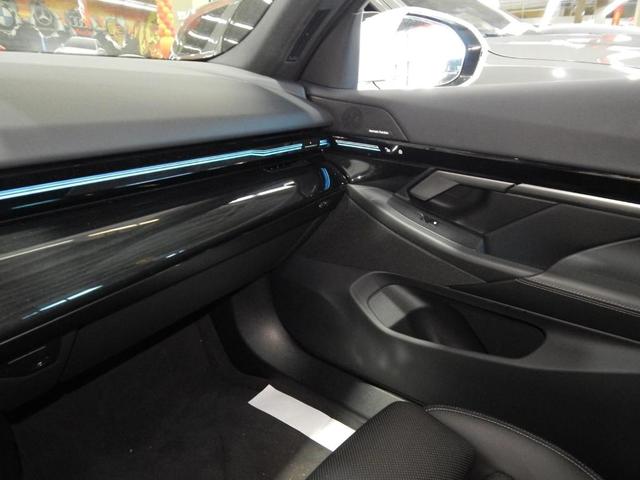 Photo of 2025 Alpine White BMW 530