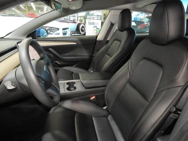 Photo of 2022 Deep Blue Metallic Tesla Model 3