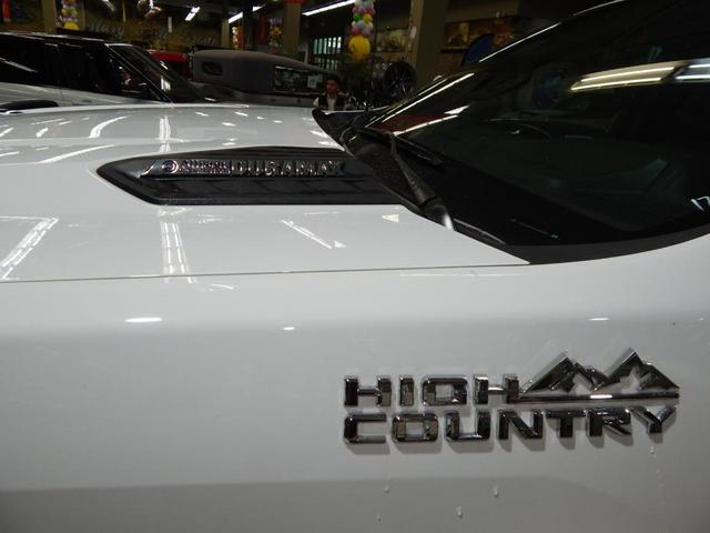 Photo of 2024 Summit White Chevrolet Silverado 2500