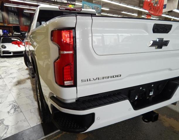 Photo of 2024 Summit White Chevrolet Silverado 2500