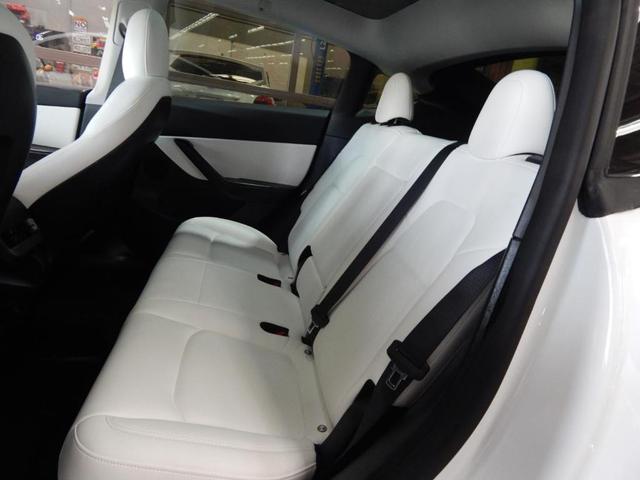 Photo of 2022 Pearl White Multi Tesla Model Y