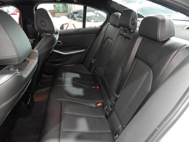 Photo of 2024 Gray Metallic BMW 330